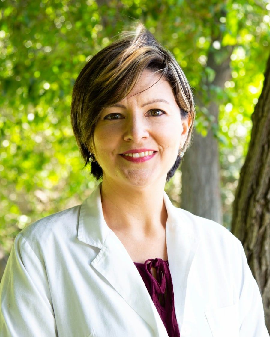 Dra. Mariana Lugo, Directora · Estética y rehabilitación oral